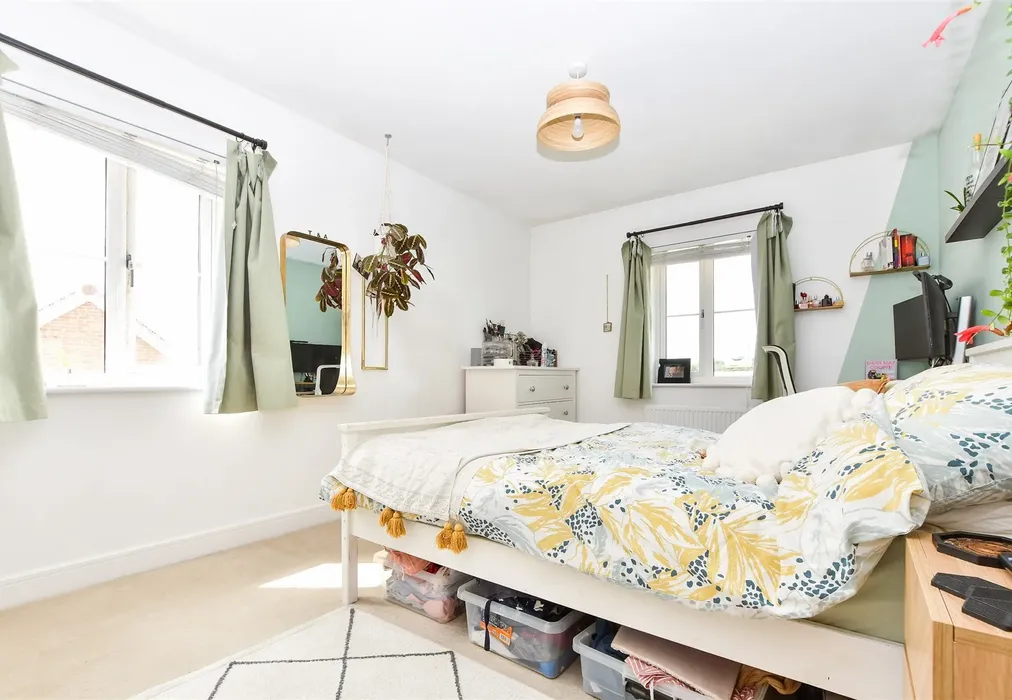 Bedroom 1 - Daffodil Crescent, Crawley, West Sussex - Wards of Kent