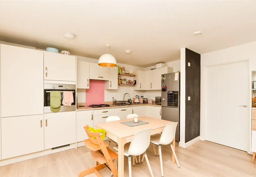 Lounge/Diner - Daffodil Crescent, Crawley, West Sussex - Wards of Kent