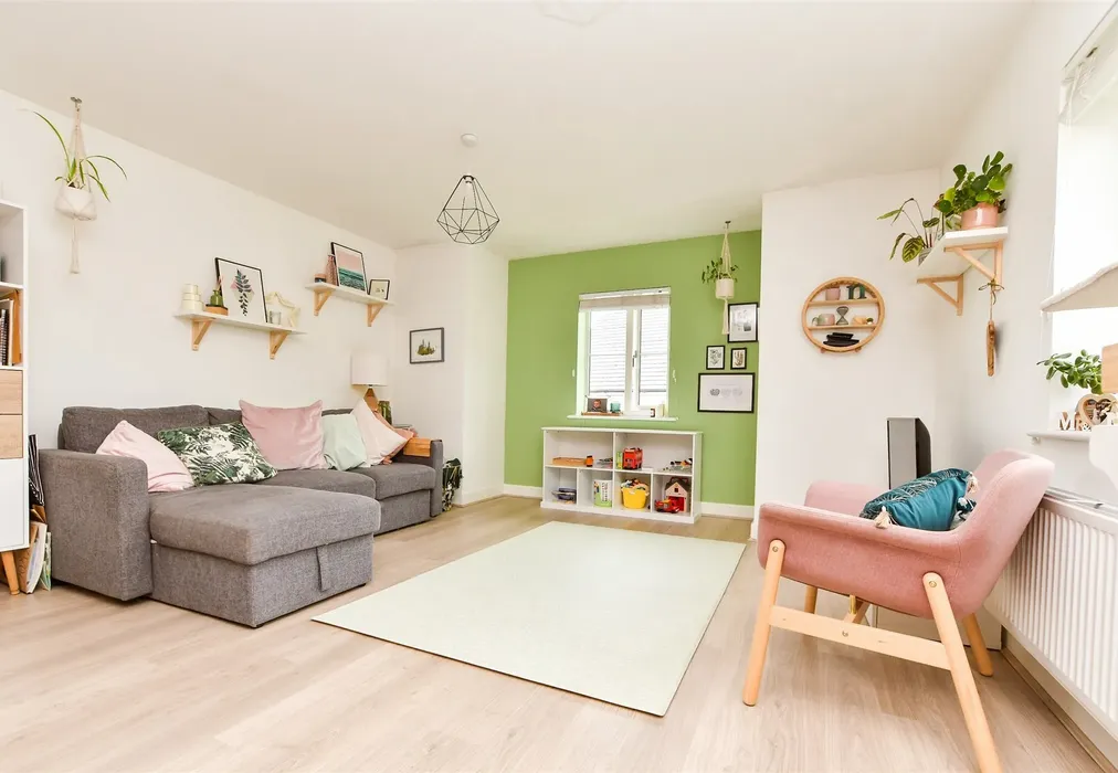 Lounge/Diner - Daffodil Crescent, Crawley, West Sussex - Wards of Kent