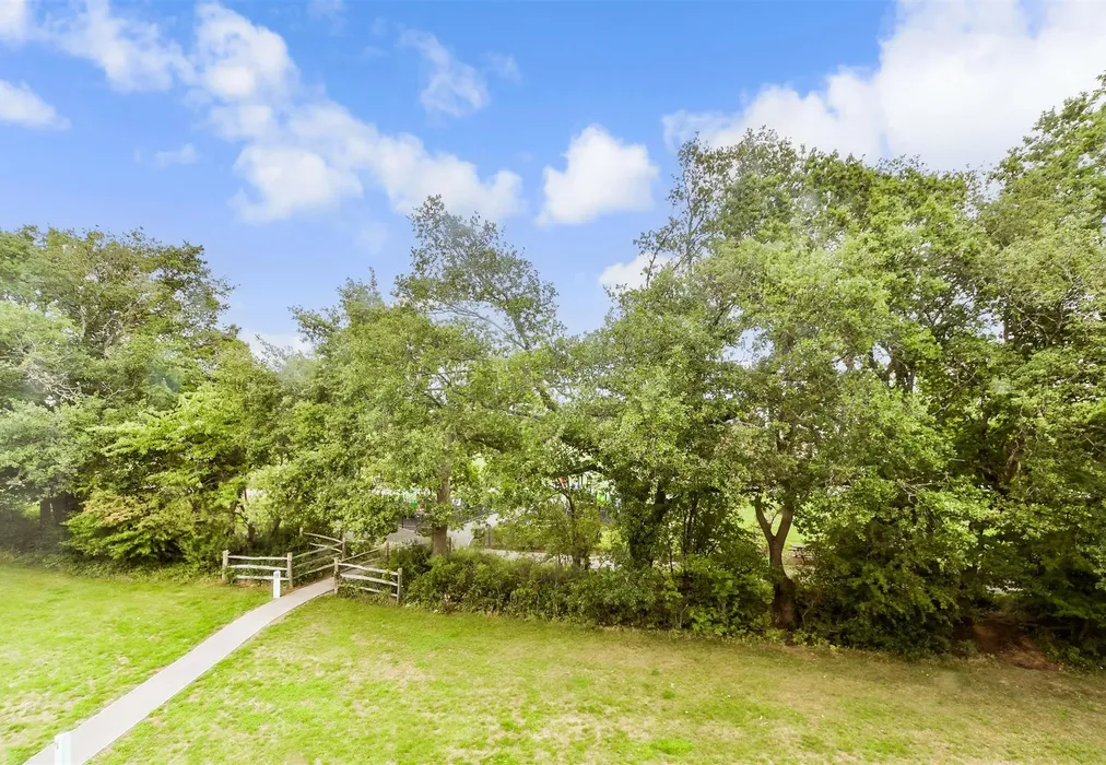 Surrounding Area - Daffodil Crescent, Crawley, West Sussex - Wards of Kent