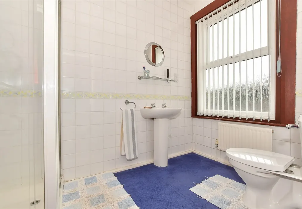En-Suite Shower Room - Woodnesborough Lane, Eastry, Sandwich, Kent - Wards of Kent