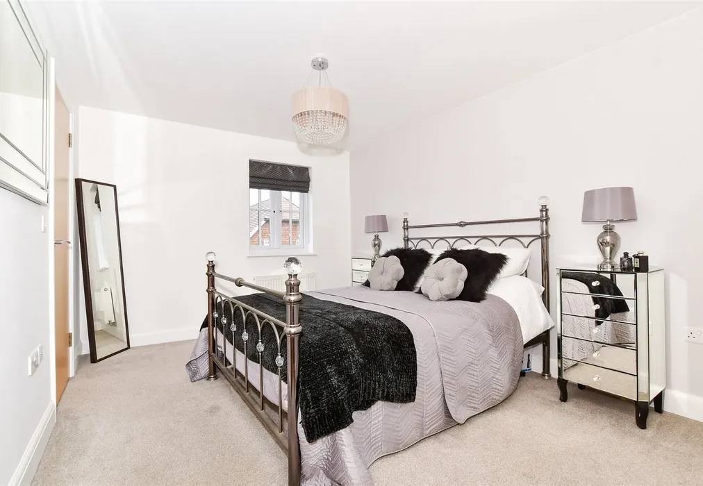 Bedroom 1 - Vigor Close, East Malling, Kent - Wards of Kent