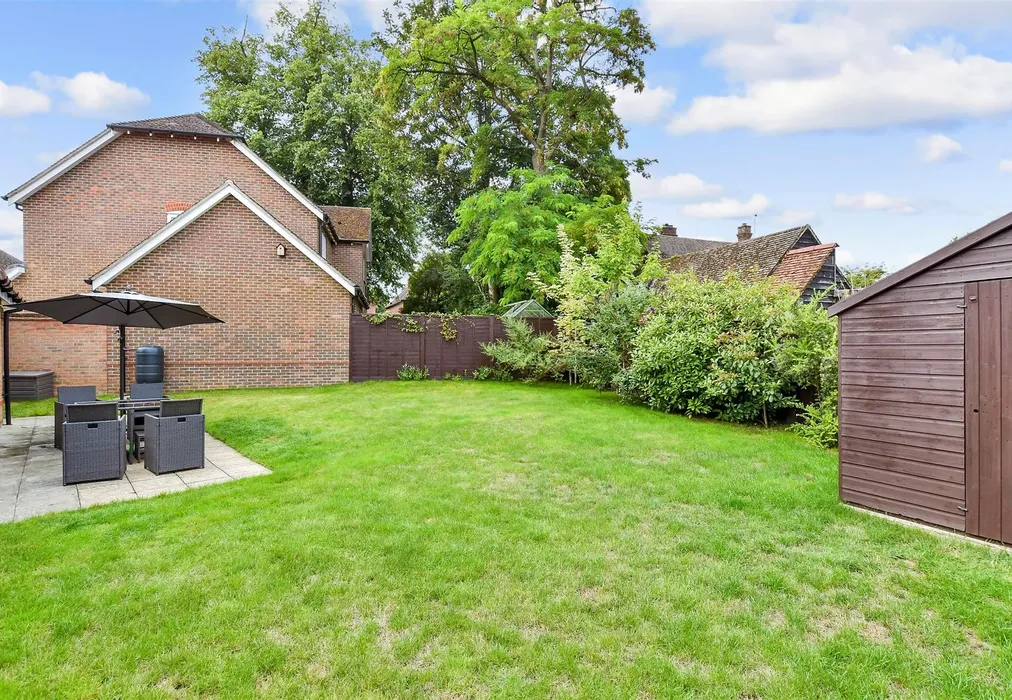 Side Garden - Vigor Close, East Malling, Kent - Wards of Kent