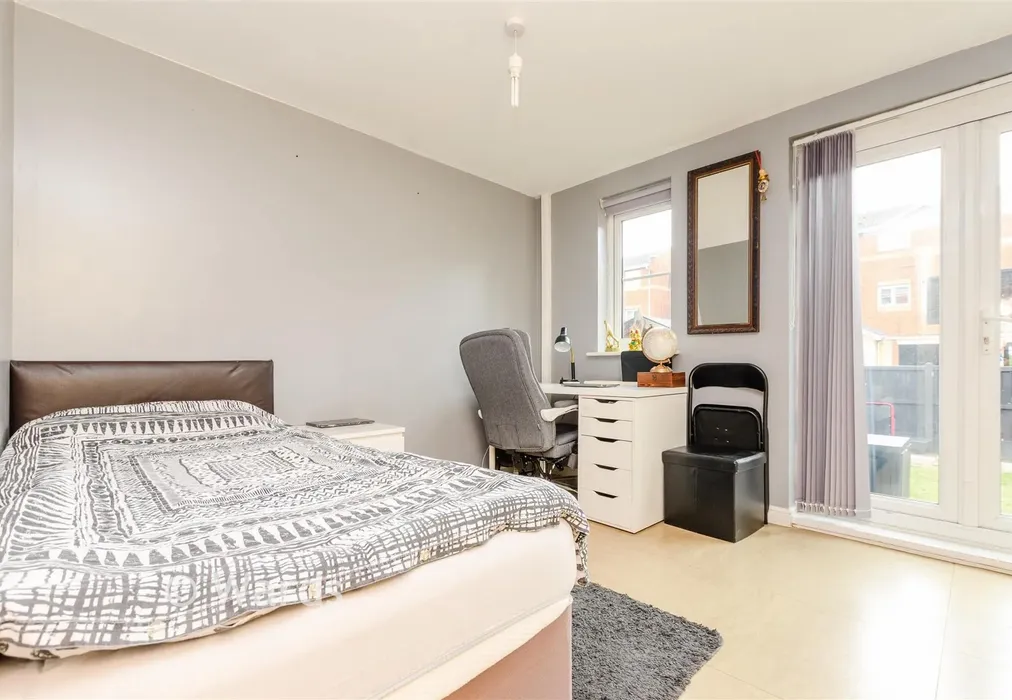 Bedroom 2 - Fenners Marsh, Gravesend, Kent - Wards of Kent