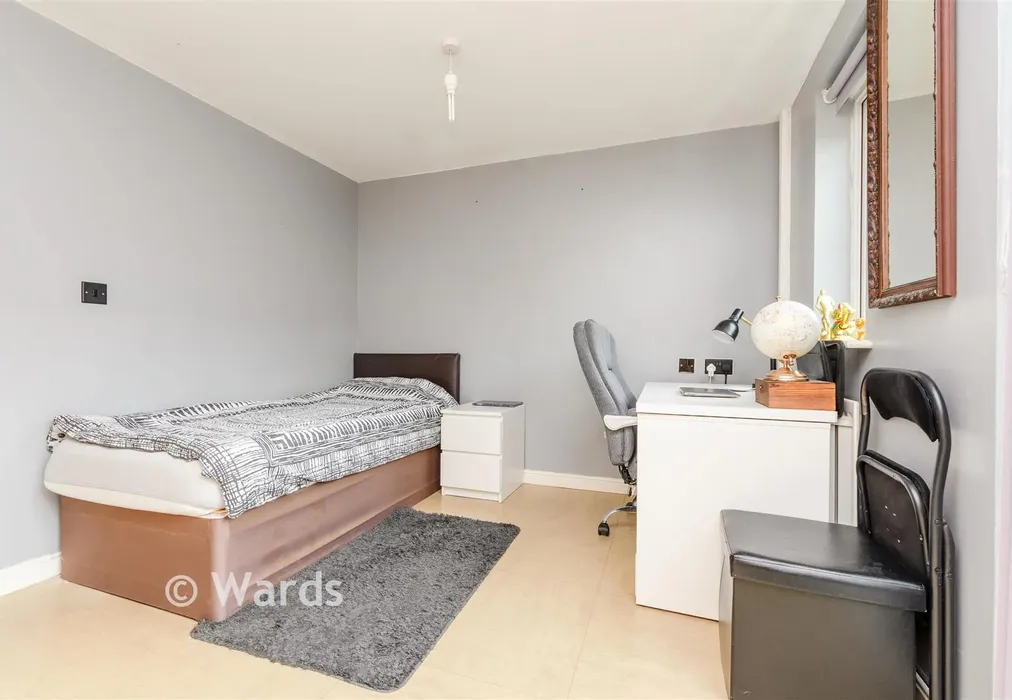 Bedroom 2 - Fenners Marsh, Gravesend, Kent - Wards of Kent