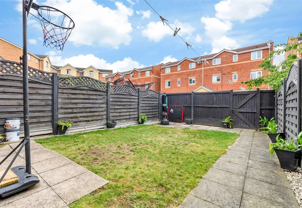 Rear Garden - Fenners Marsh, Gravesend, Kent - Wards of Kent