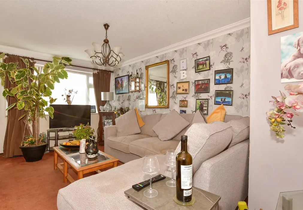 Lounge - Borstal Street, Rochester, Kent - Wards of Kent