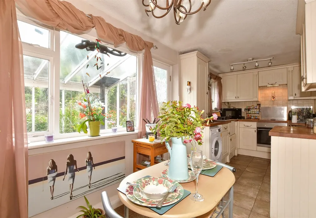 Kitchen - Borstal Street, Rochester, Kent - Wards of Kent