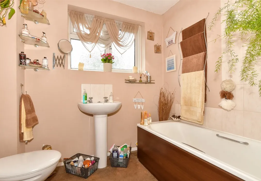 Bathroom - Borstal Street, Rochester, Kent - Wards of Kent