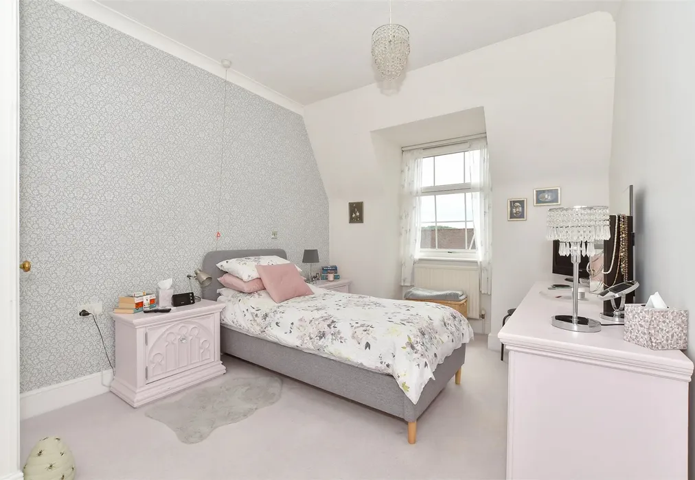 Bedroom 1 - Guildford Road, Horsham, West Sussex - Wards of Kent