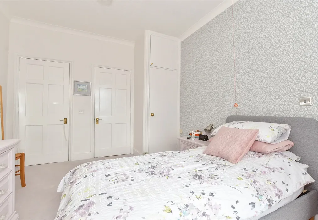 Bedroom 1 - Guildford Road, Horsham, West Sussex - Wards of Kent