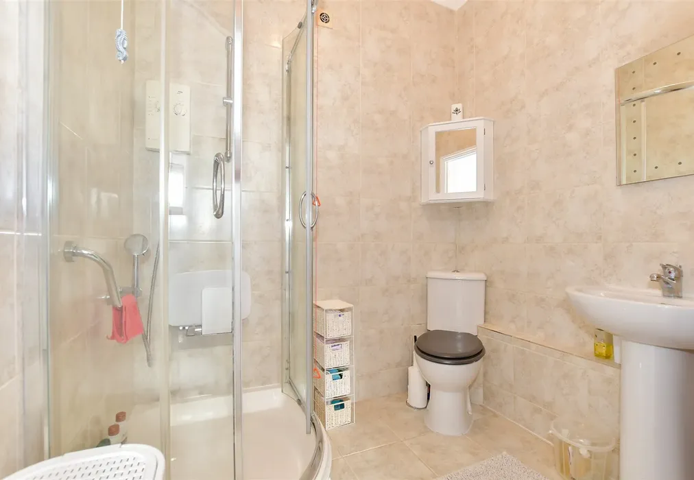 En-Suite Shower Room - Guildford Road, Horsham, West Sussex - Wards of Kent