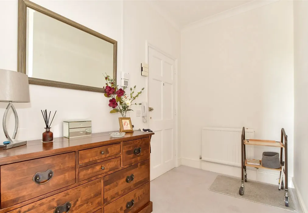 Hallway - Guildford Road, Horsham, West Sussex - Wards of Kent