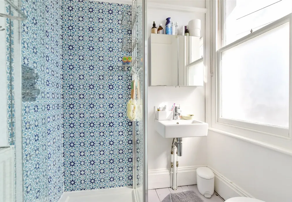 En-Suite - Havelock Road, Brighton, East Sussex - Wards of Kent