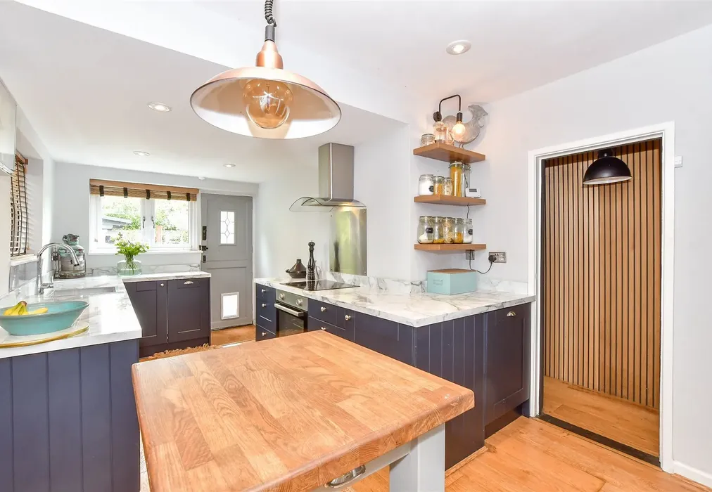 Kitchen - Williams Road, Bosham, Chichester, West Sussex - Wards of Kent