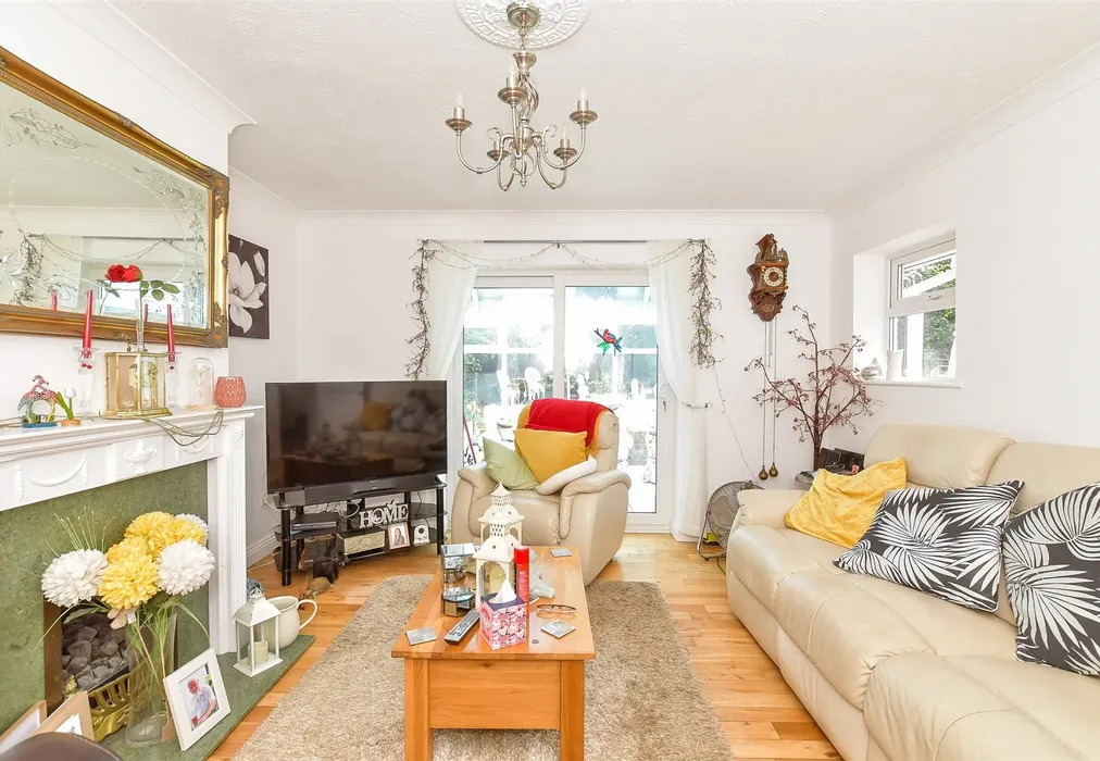 Lounge - Well Road, Bognor Regis, West Sussex - Wards of Kent