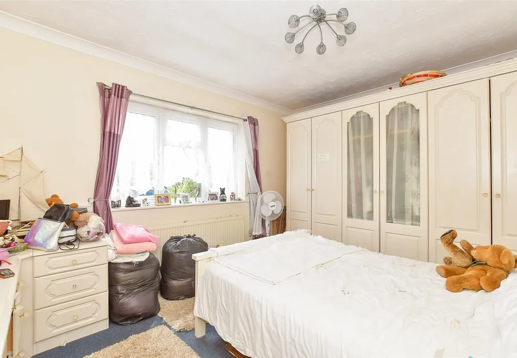 Bedroom 1 - Well Road, Bognor Regis, West Sussex - Wards of Kent