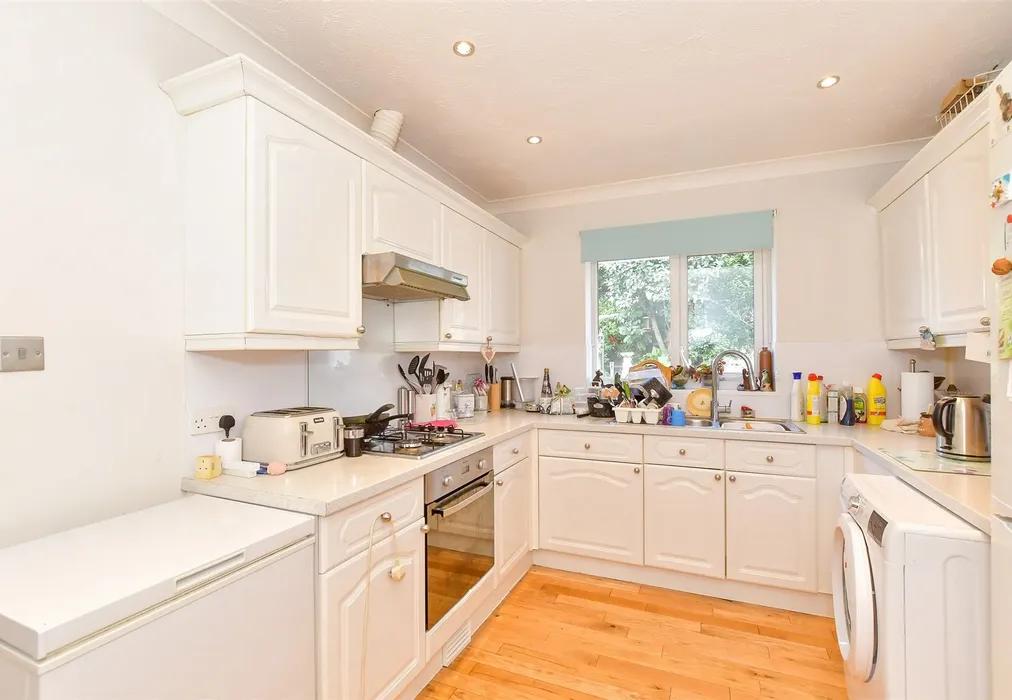 Kitchen - Well Road, Bognor Regis, West Sussex - Wards of Kent