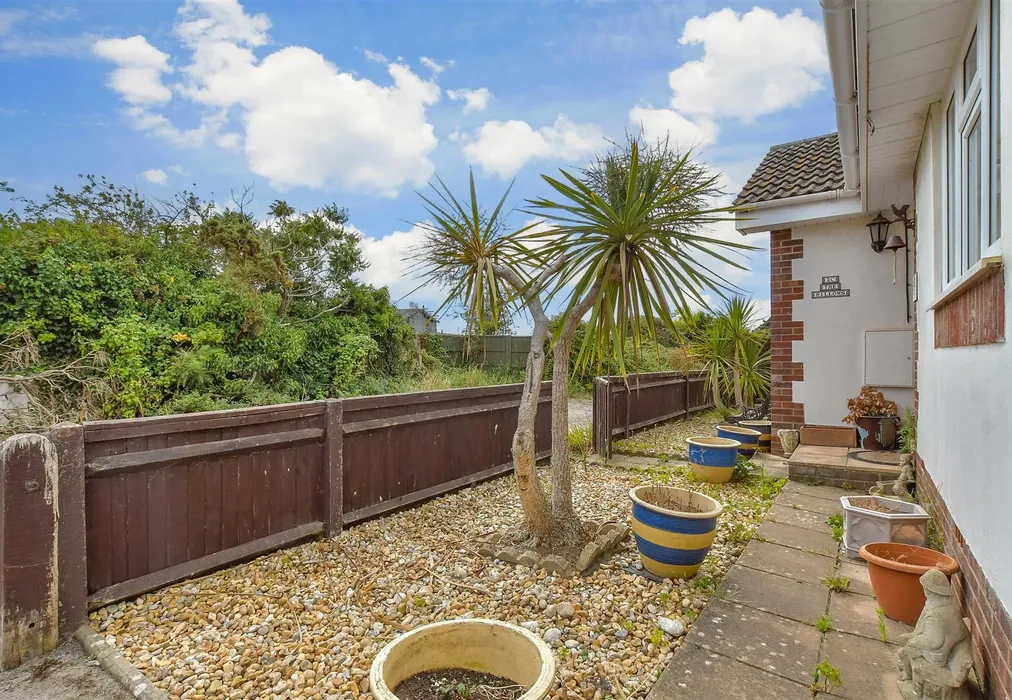 Front Garden - Well Road, Bognor Regis, West Sussex - Wards of Kent