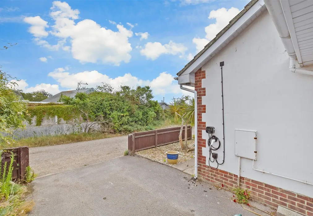 Driveway/Parking - Well Road, Bognor Regis, West Sussex - Wards of Kent