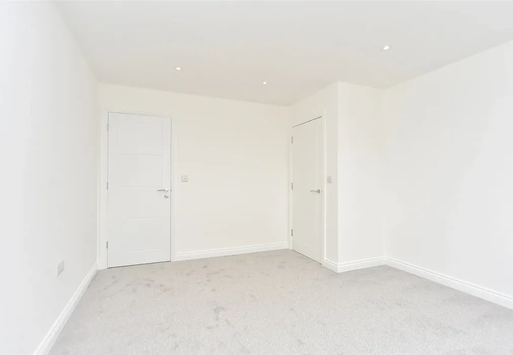Bedroom 1 - Willow Close, Chequers Road, Minster On Sea, Sheerness, Kent - Wards of Kent