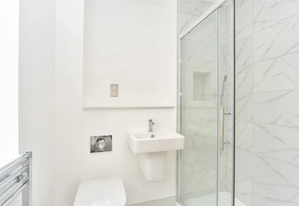 En-Suite Shower Room - Willow Close, Chequers Road, Minster On Sea, Sheerness, Kent - Wards of Kent