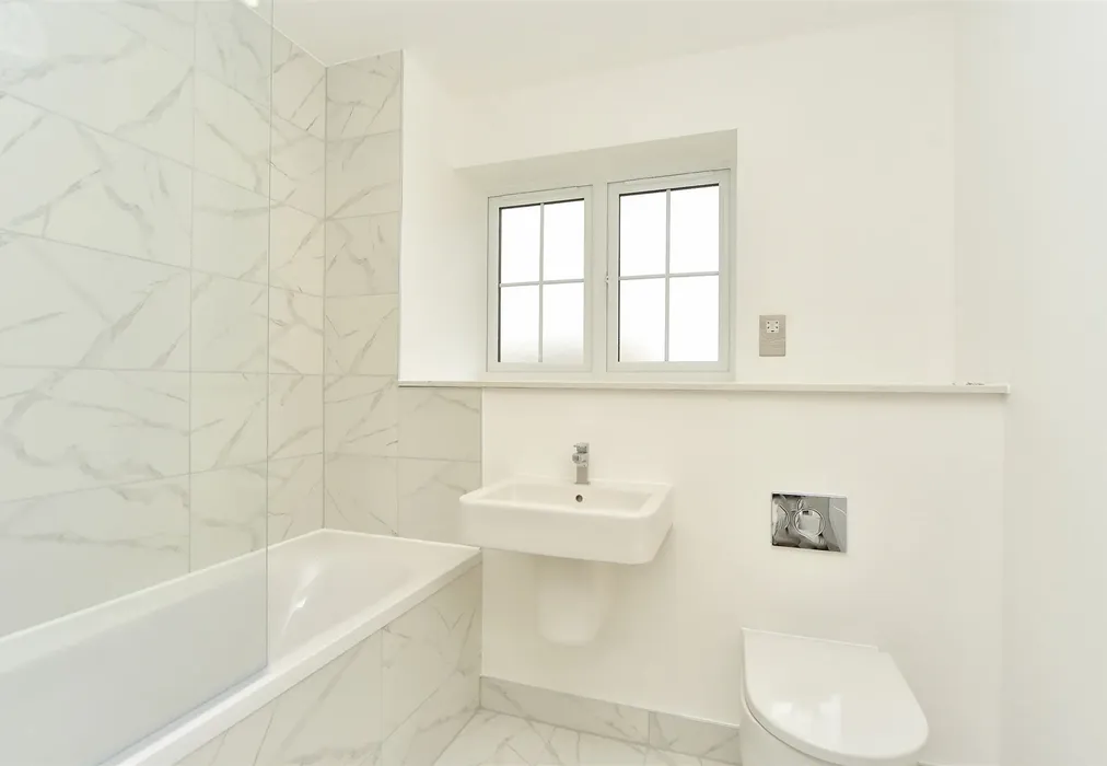 Bathroom - Willow Close, Chequers Road, Minster On Sea, Sheerness, Kent - Wards of Kent