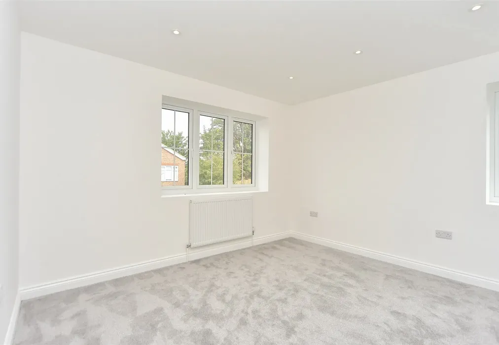 Bedroom 2 - Willow Close, Chequers Road, Minster On Sea, Sheerness, Kent - Wards of Kent