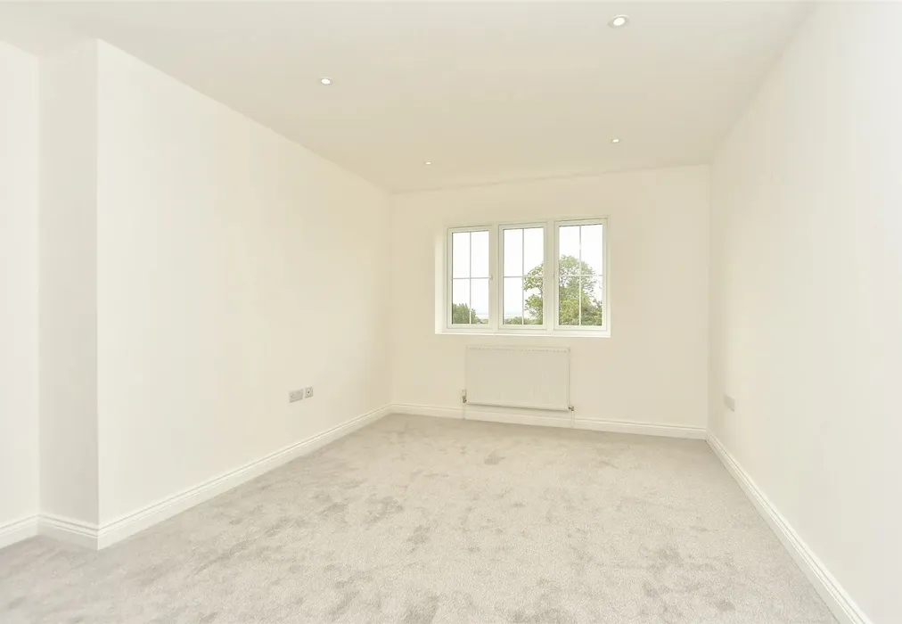 Bedroom 1 - Willow Close, Chequers Road, Minster On Sea, Sheerness, Kent - Wards of Kent