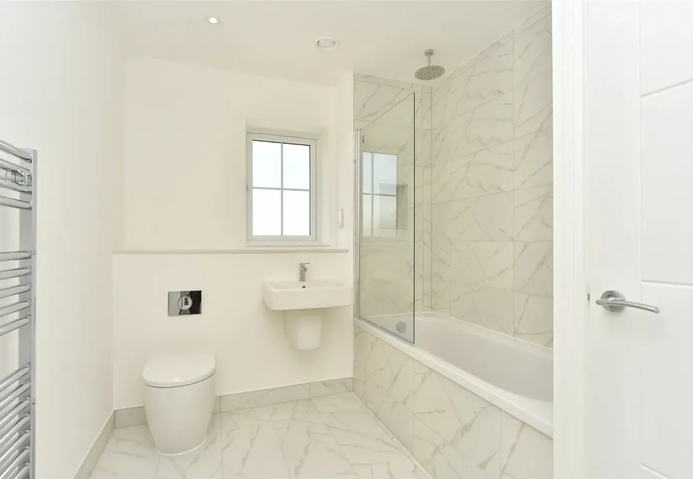 Bathroom - Willow Close, Chequers Road, Minster On Sea, Sheerness, Kent - Wards of Kent