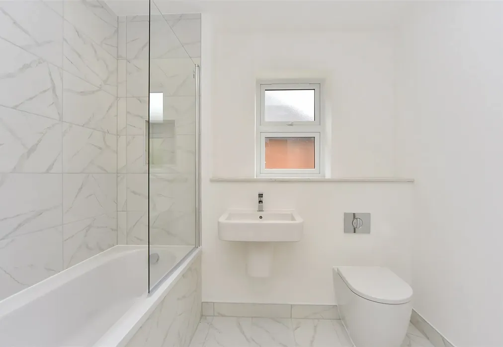 Bathroom - Willow Close, Chequers Road, Minster On Sea, Sheerness, Kent - Wards of Kent