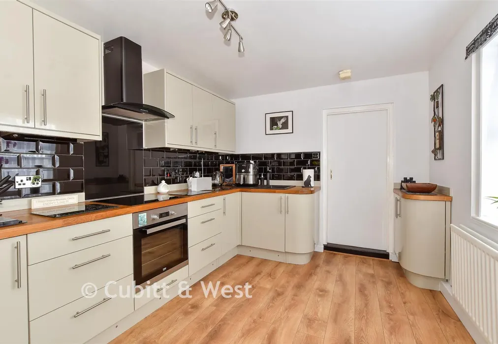 Kitchen - Argos Hill, Mark Cross, Crowborough, East Sussex - Wards of Kent