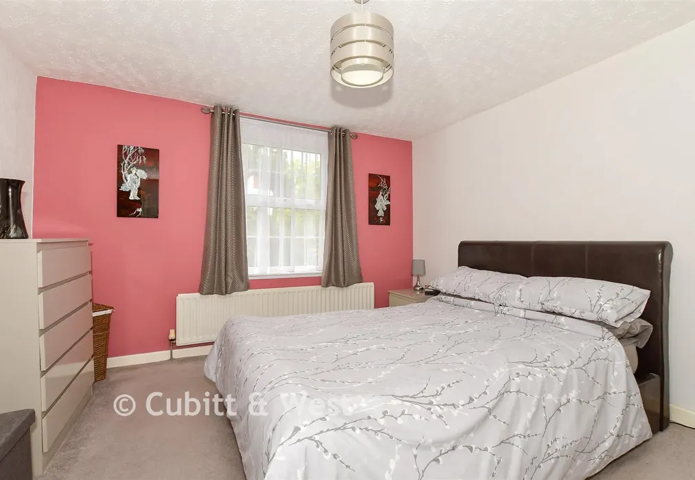 Bedroom 2 - Argos Hill, Mark Cross, Crowborough, East Sussex - Wards of Kent