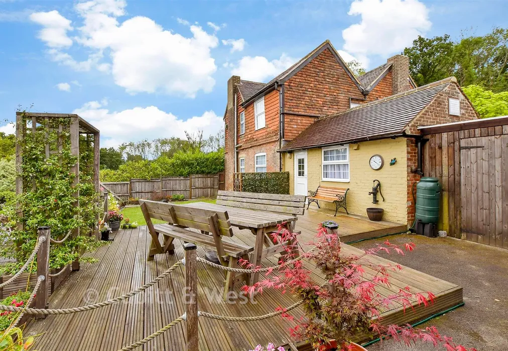 Rear Garden - Argos Hill, Mark Cross, Crowborough, East Sussex - Wards of Kent