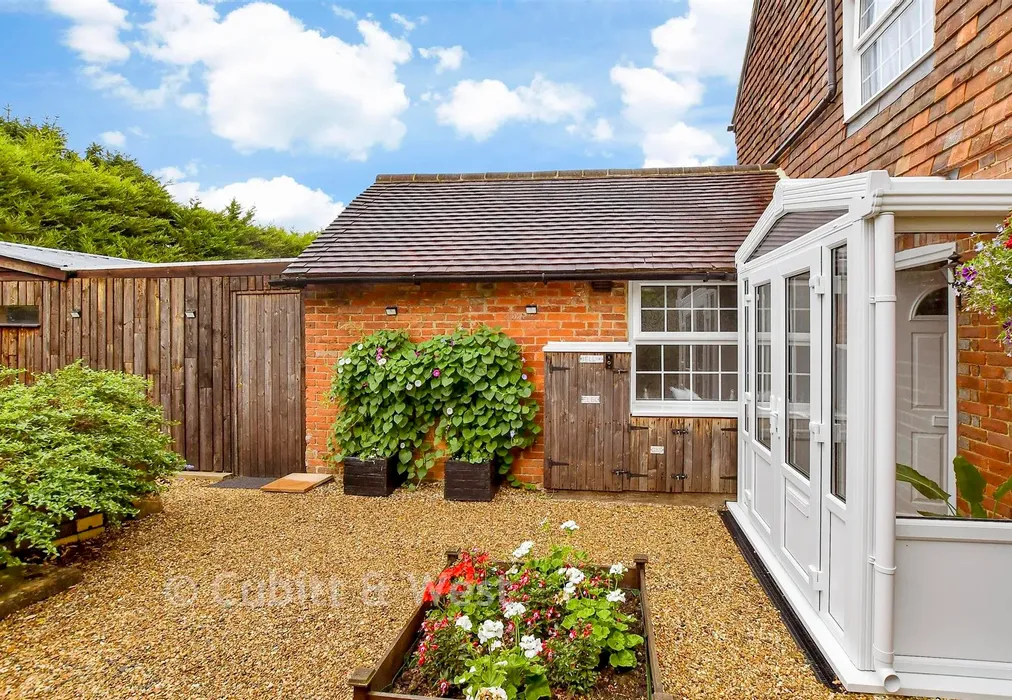 Front Garden - Argos Hill, Mark Cross, Crowborough, East Sussex - Wards of Kent