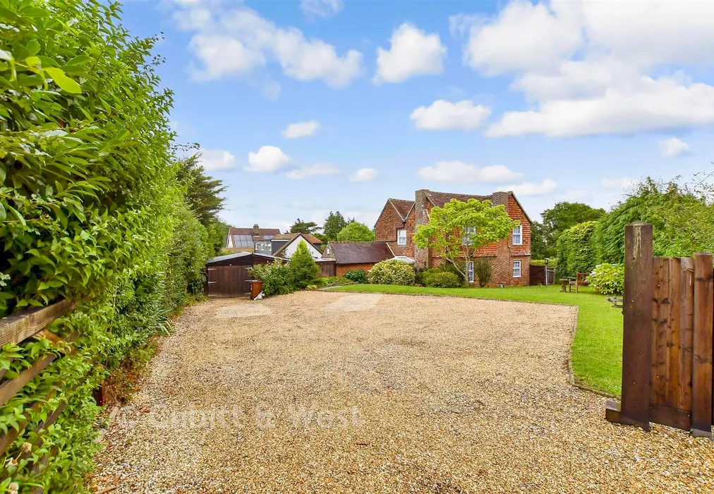 Driveway/Parking - Argos Hill, Mark Cross, Crowborough, East Sussex - Wards of Kent