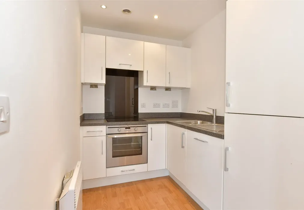 Kitchen - Dock Head Road, Chatham, Kent - Wards of Kent