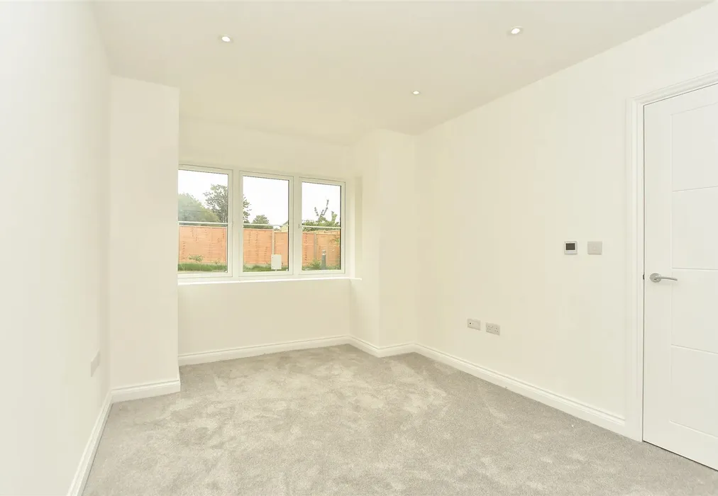 Bedroom 1 - Willow Close, Chequers Road, Minster On Sea, Sheerness, Kent - Wards of Kent