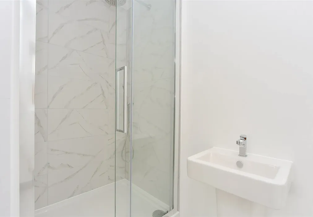 En-Suite Shower Room - Willow Close, Chequers Road, Minster On Sea, Sheerness, Kent - Wards of Kent