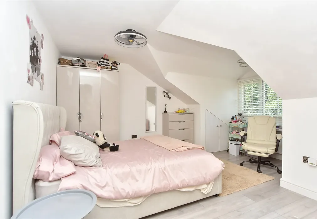 Bedroom 2 - Windsor Drive, Sittingbourne, Kent - Wards of Kent