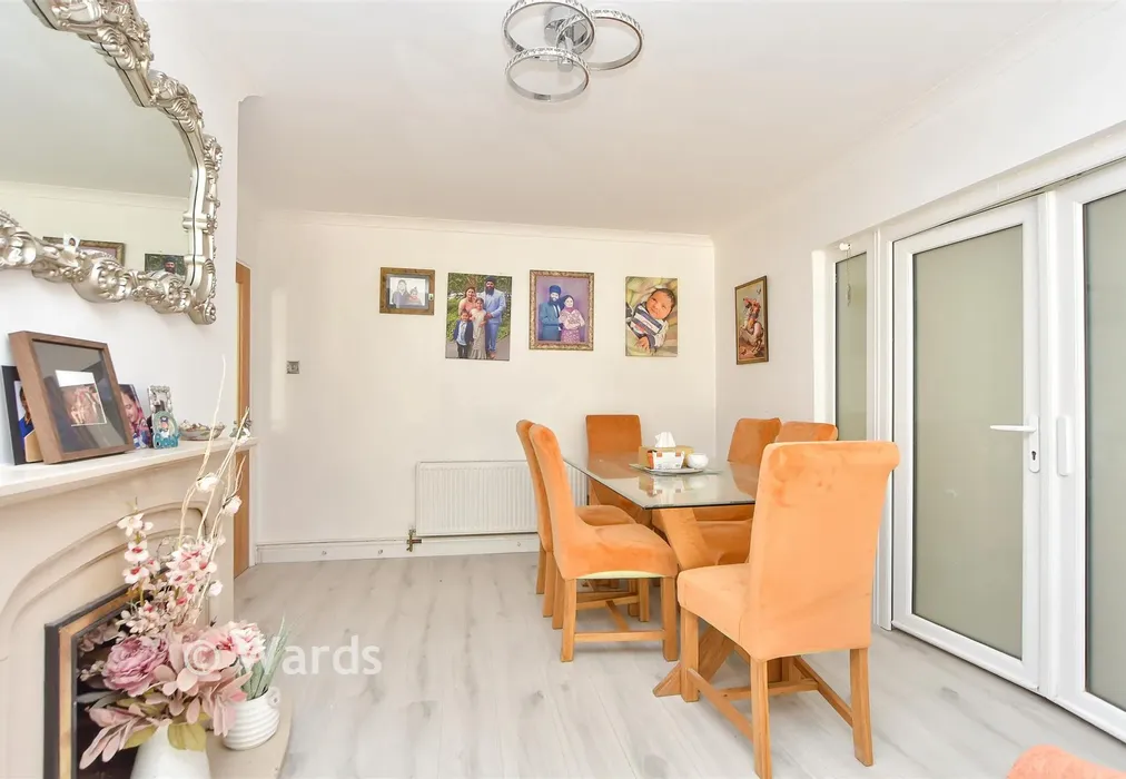 Lounge/Diner - Windsor Drive, Sittingbourne, Kent - Wards of Kent