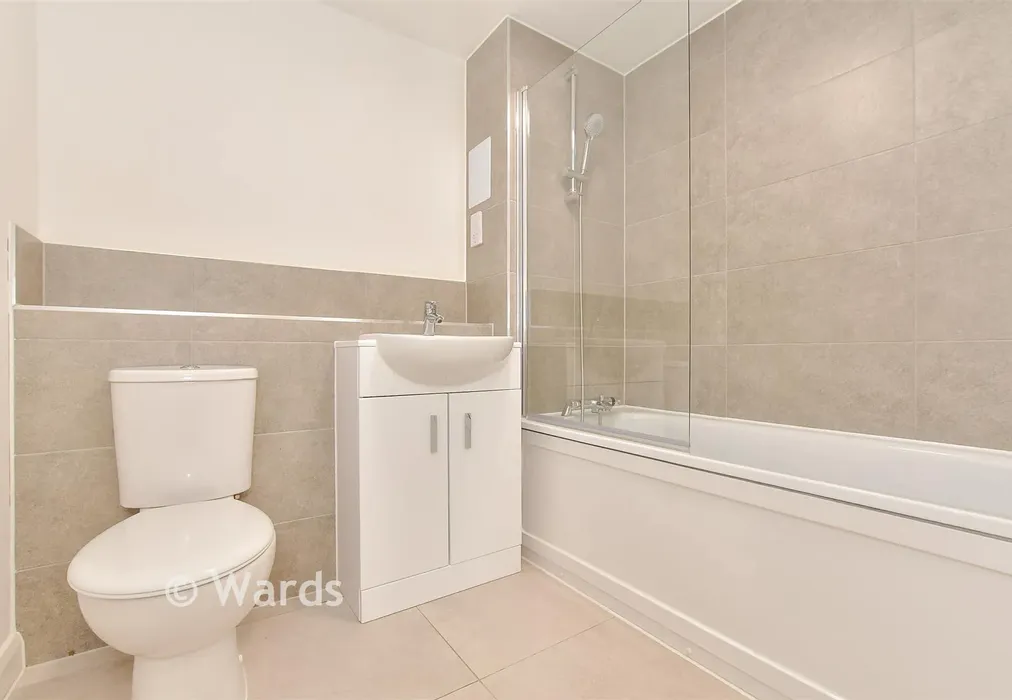 Bathroom - Isabelle Way, Ashford, Kent - Wards of Kent