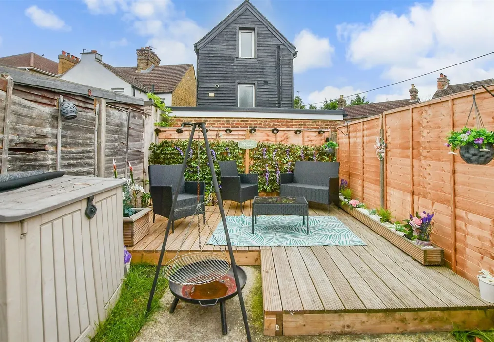 Rear Garden - Kent Road, Halling, Rochester, Kent - Wards of Kent