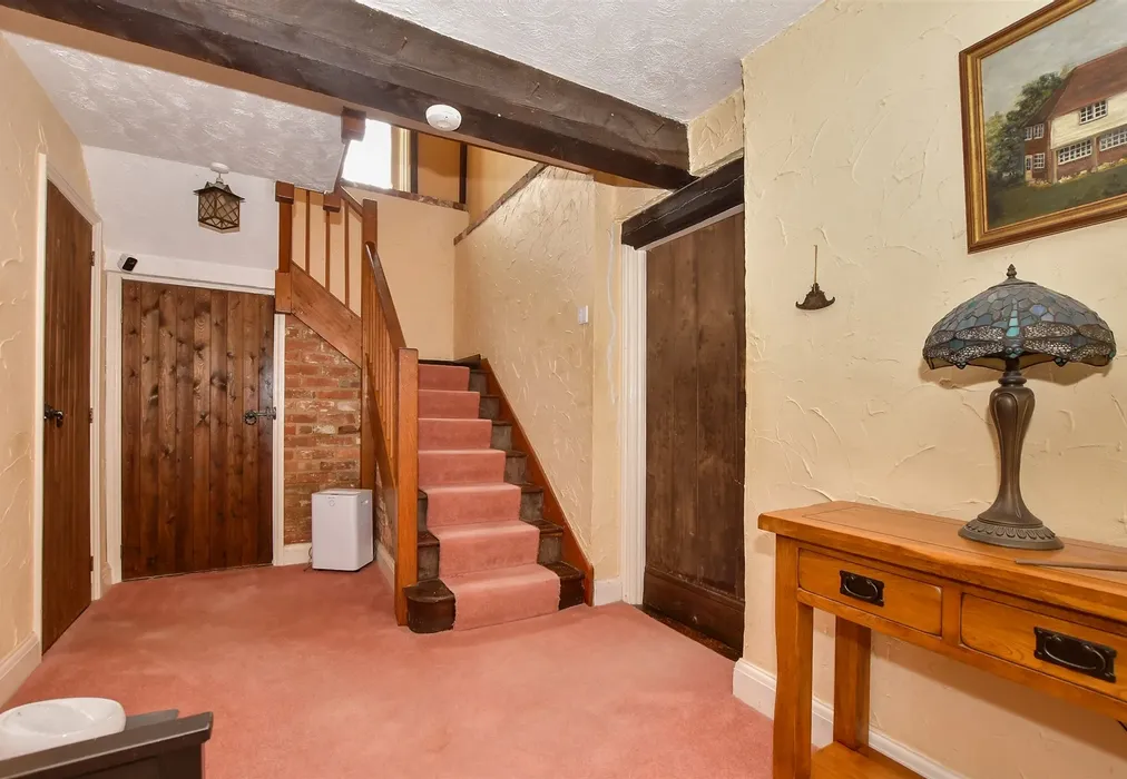 Entrance Hall - Norton Road, Chart Sutton, Maidstone, Kent - Wards of Kent