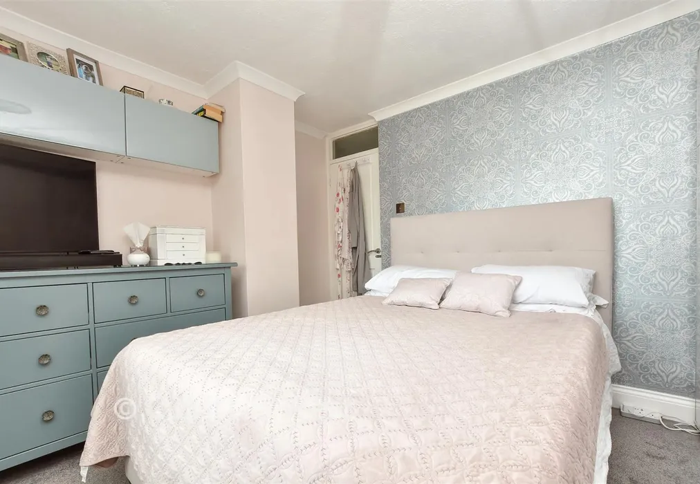 Bedroom 2 - Cloverlands, Northgate, Crawley, West Sussex - Wards of Kent