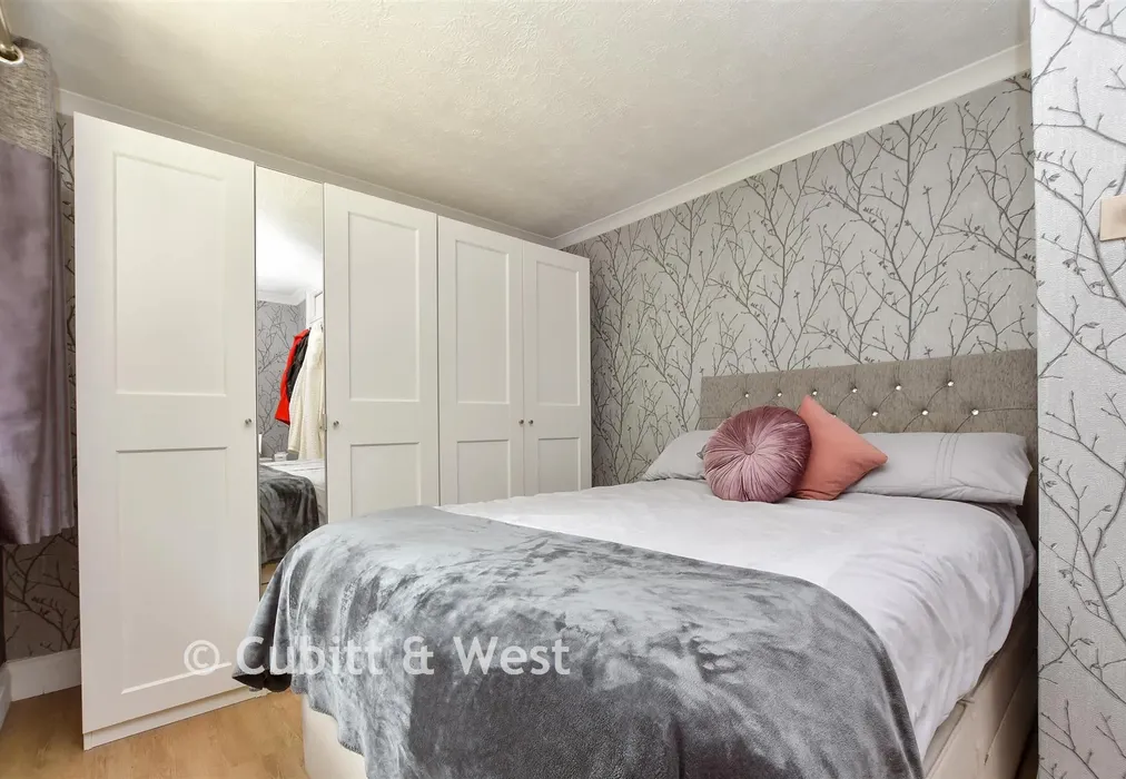 Bedroom 1 - Cloverlands, Northgate, Crawley, West Sussex - Wards of Kent