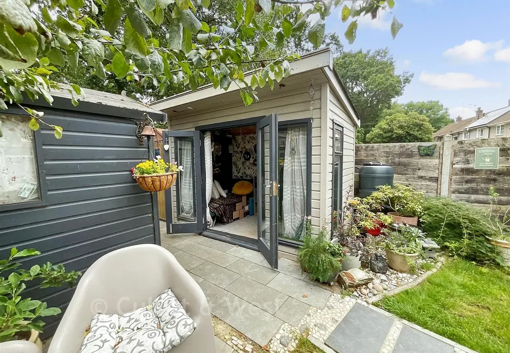 Outbuilding - Cloverlands, Northgate, Crawley, West Sussex - Wards of Kent