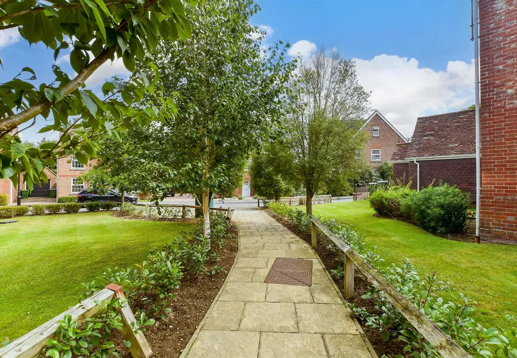 Communal Gardens - Blakiston Close, Ashington, Pulborough, West Sussex - Wards of Kent