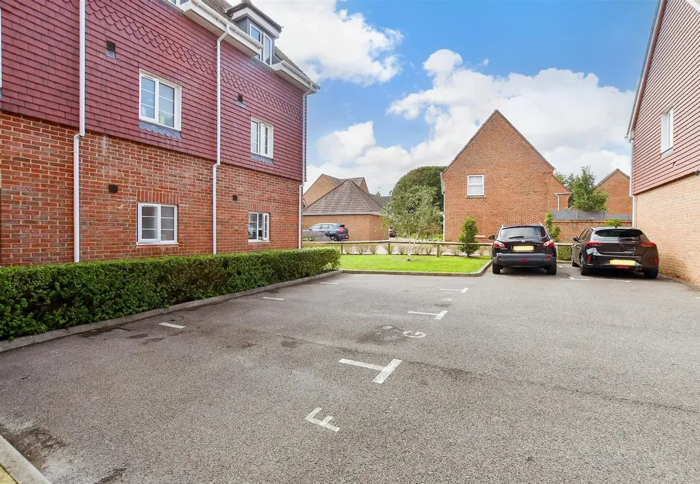 Driveway/Parking - Blakiston Close, Ashington, Pulborough, West Sussex - Wards of Kent