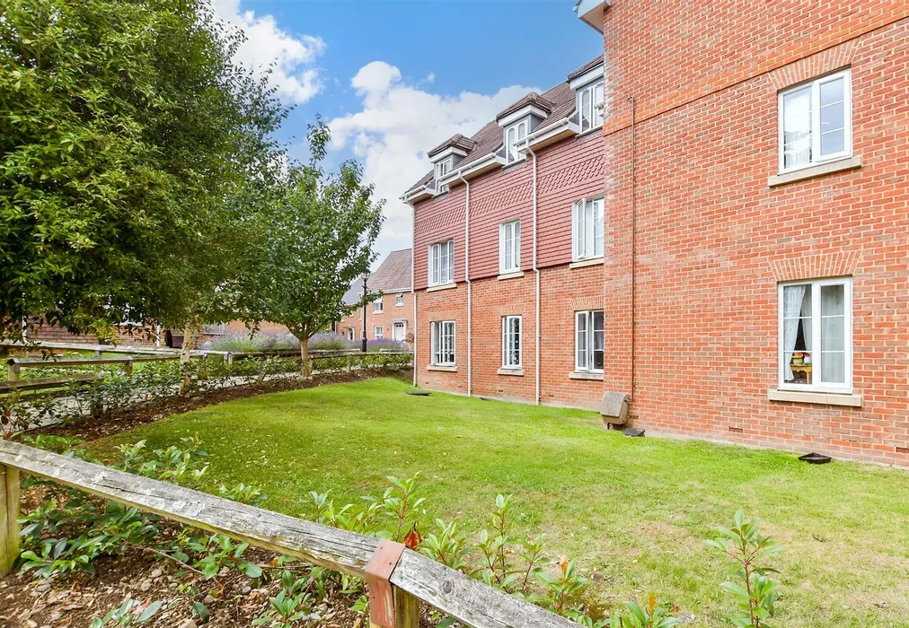 Communal Gardens - Blakiston Close, Ashington, Pulborough, West Sussex - Wards of Kent